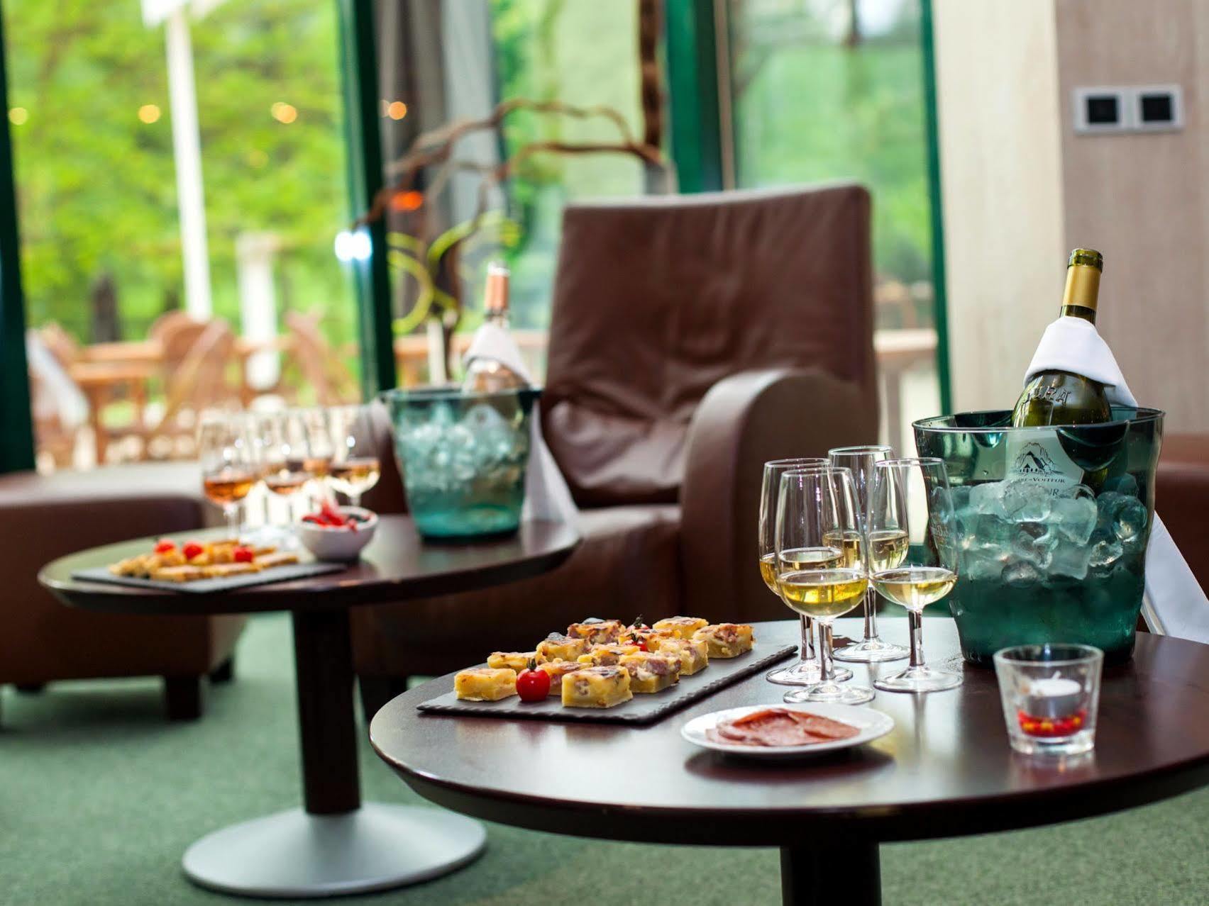 Logis Hotel Golf Le Domaine Du Val De Sorne Vernantois Ngoại thất bức ảnh