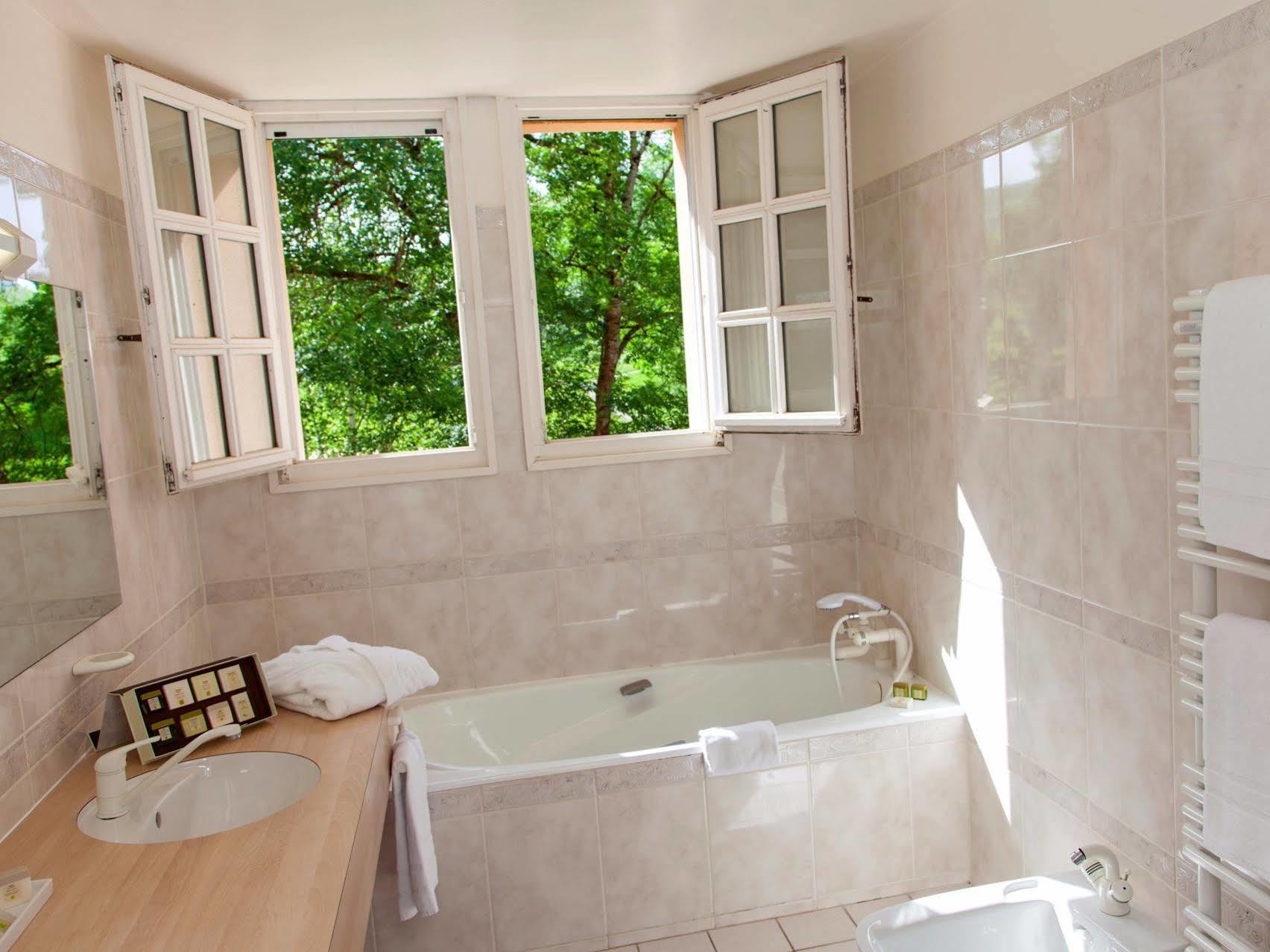 Logis Hotel Golf Le Domaine Du Val De Sorne Vernantois Ngoại thất bức ảnh